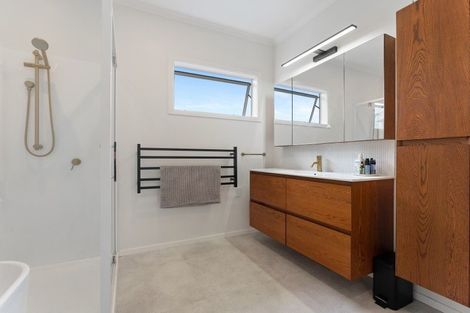 Photo of property in 51b Omata Road, Marfell, New Plymouth, 4310