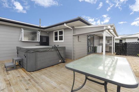 Photo of property in 134 Ruamahanga Crescent, Terrace End, Palmerston North, 4410