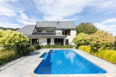 Photo of property in 4 Tauroa Valley, Havelock North, 4130