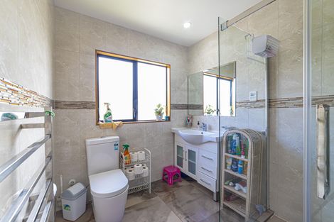 Photo of property in 1/93 Aviemore Drive, Highland Park, Auckland, 2010