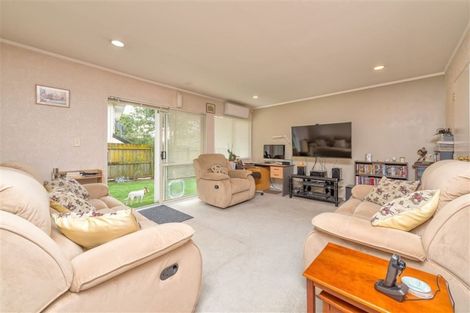 Photo of property in 2/5 Juvena Place, Clover Park, Auckland, 2019