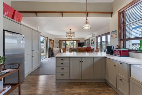 Photo of property in 228 Devon Street West, New Plymouth, 4310