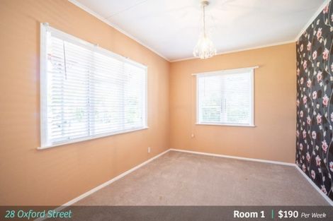 Photo of property in 28 Oxford Street, Hokowhitu, Palmerston North, 4410