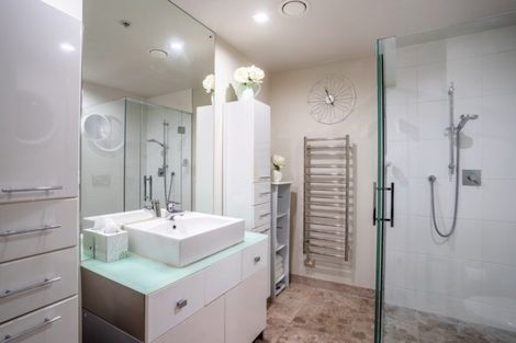 Photo of property in Cooks Apartments, 1e/24 James Cook Crescent, Remuera, Auckland, 1050