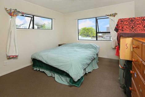 Photo of property in 4 Landsdale Place, Massey, Auckland, 0614