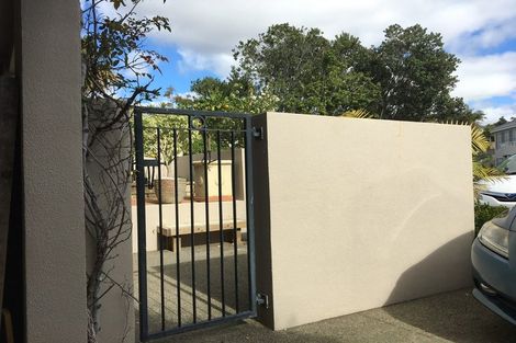 Photo of property in 3 Searidge Rise, West Harbour, Auckland, 0618