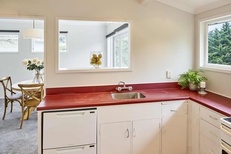 Photo of property in 46 Grays Road, Plimmerton, Porirua, 5026