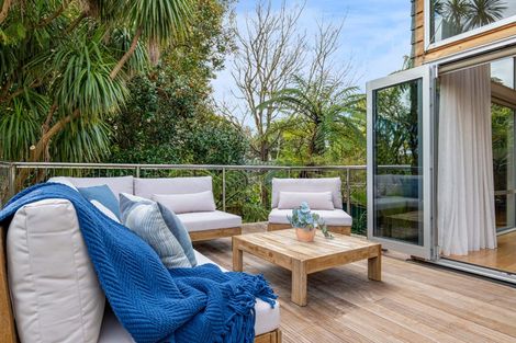 Photo of property in 12 Leatham Avenue, Strandon, New Plymouth, 4312