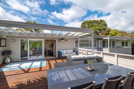 Photo of property in 2 Lyons Avenue, Murrays Bay, Auckland, 0630
