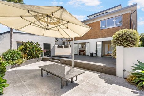 Photo of property in 8 Pounamu Place, Shelly Park, Auckland, 2014