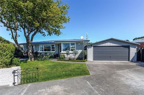 Photo of property in 28 Clipper Place, Redwood, Christchurch, 8051