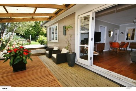 Photo of property in 77 Elliston Crescent, Stanmore Bay, Whangaparaoa, 0932