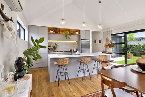 Photo of property in 2 Len Ireland Drive, Kumeu, 0810