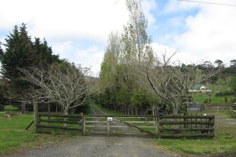 Photo of property in 112 Te Henga Road, Waitakere, Henderson, 0781