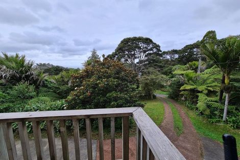 Photo of property in 66 Rauhuia Crescent, Parau, Auckland, 0604