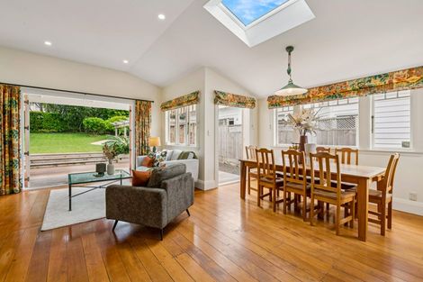 Photo of property in 6 Seabreeze Road, Narrow Neck, Auckland, 0624