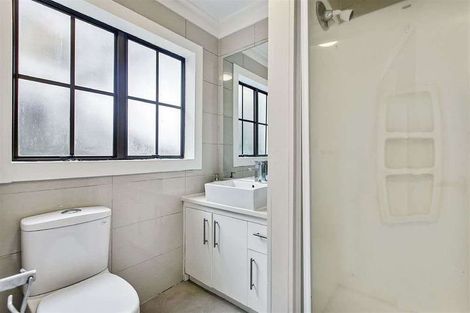 Photo of property in 7 Glen Vista Place, Bayview, Auckland, 0629