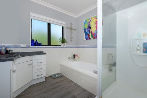 Photo of property in 70 Oteki Park Drive, Welcome Bay, Tauranga, 3112