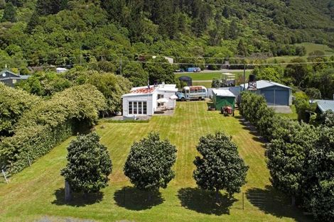 Photo of property in 20 Esplanade, Okiwi Bay, French Pass, 7193