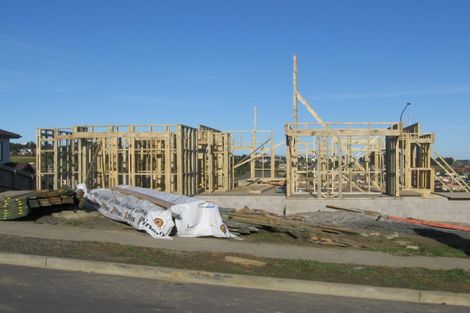 Photo of property in 33 Ballymore Drive, Pinehill, Auckland, 0632