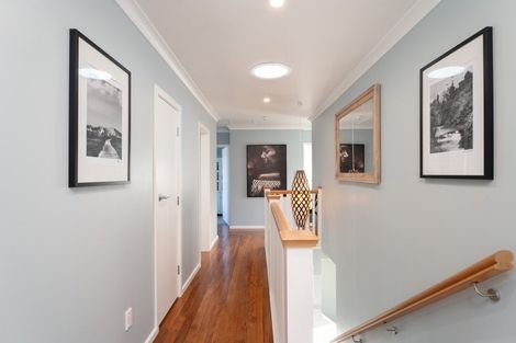 Photo of property in 2 Fitzwilliam Terrace, Tawa, Wellington, 5028