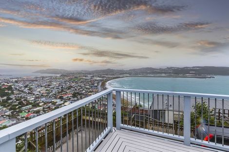 Photo of property in 8 Pari Tai Way, Houghton Bay, Wellington, 6023