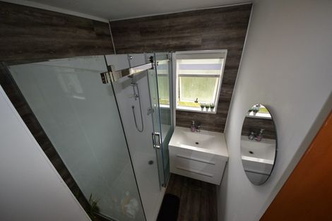 Photo of property in 10 Rook Place, Unsworth Heights, Auckland, 0632