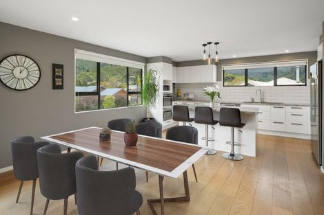 Photo of property in 6 Whitby Close, Waikawa, Picton, 7220