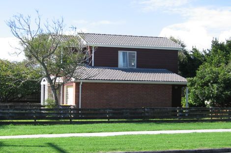 Photo of property in 78 Beach Road, Te Atatu Peninsula, Auckland, 0610