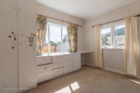 Photo of property in 23 Tremewan Street, Tawa, Wellington, 5028