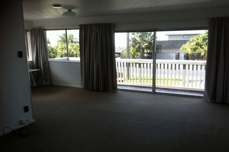Photo of property in 1/223 Vipond Road, Stanmore Bay, Whangaparaoa, 0932