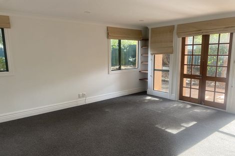 Photo of property in 28 Eccleston Hill, Thorndon, Wellington, 6011