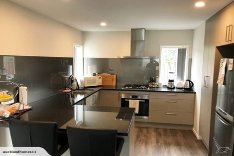 Photo of property in 4 Ruhanui Lane, Pakuranga Heights, Auckland, 2010