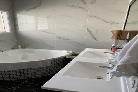 Photo of property in 20 Grenada Avenue, Forrest Hill, Auckland, 0620