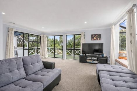 Photo of property in 11 Moffat Road, Red Beach, 0932