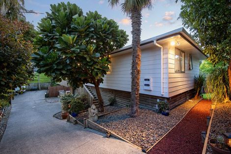 Photo of property in 25a Clairville Crescent, Wai O Taiki Bay, Auckland, 1072