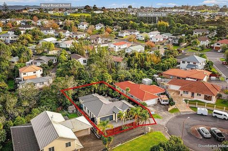 Photo of property in 13 Berkshire Terrace, Massey, Auckland, 0614