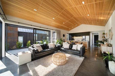 Photo of property in 17 Double Cone Road, Jacks Point, Queenstown, 9371