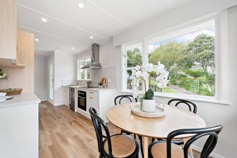 Photo of property in 5 Omega Street, Newlands, Wellington, 6037