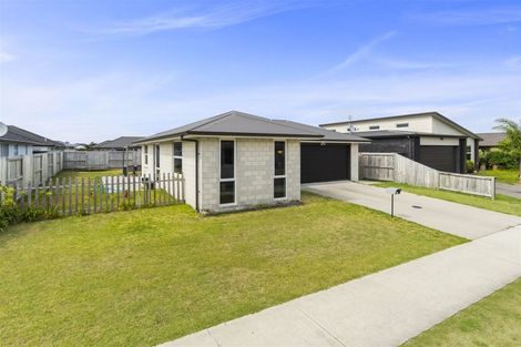 Photo of property in 15 Batty Street, Papamoa Beach, Papamoa, 3118