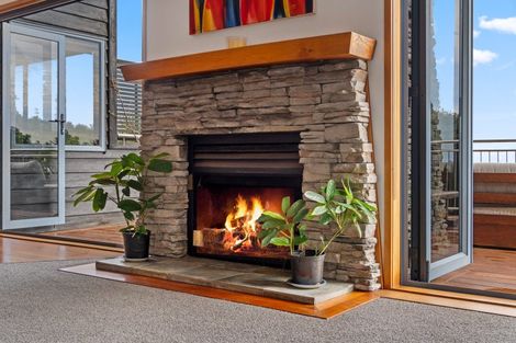 Photo of property in 84 Domain Crescent, Muriwai, Waimauku, 0881