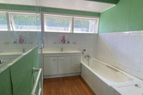 Photo of property in 80 Marine Parade, Mellons Bay, Auckland, 2014