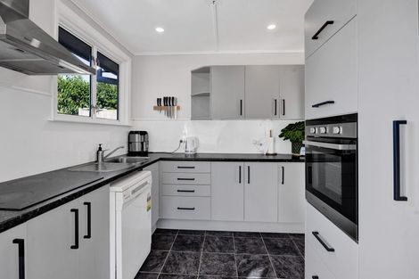 Photo of property in 269 South Road, Hawera, 4610