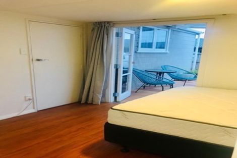 Photo of property in 2/479 Glenfield Road, Glenfield, Auckland, 0629