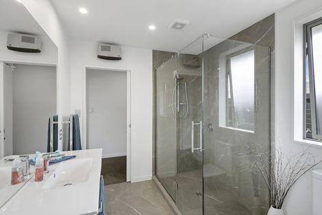 Photo of property in 5a Shillingford Boulevard, Rolleston, 7615