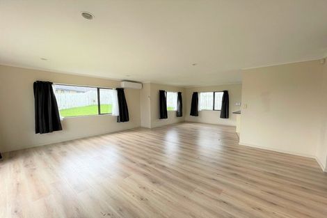 Photo of property in 104 Pitt Avenue, Clendon Park, Auckland, 2103