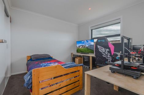 Photo of property in 90 Johnstone Drive, Fitzherbert, Palmerston North, 4410