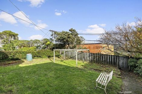 Photo of property in 43 Military Road, Northland, Wellington, 6012