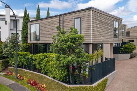 Photo of property in 2a Arthur Crescent, Hauraki, Auckland, 0622