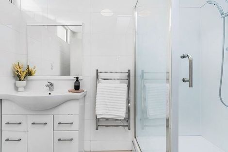 Photo of property in 1/8 Wilbur Place, Pakuranga Heights, Auckland, 2010